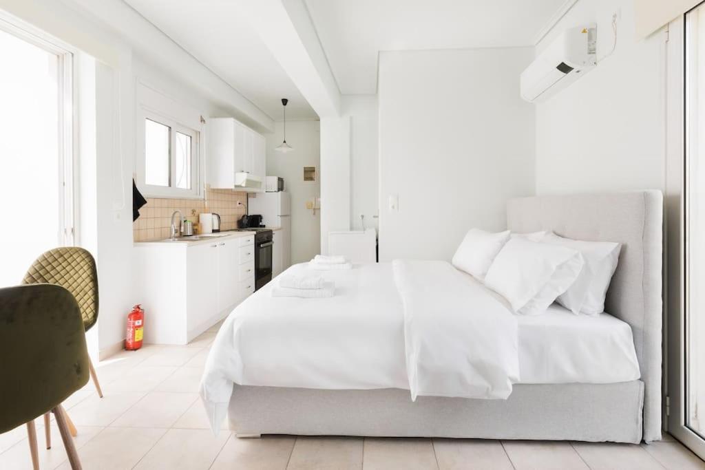 Adorable Sunny Studio With Private Balcony I アテネ エクステリア 写真