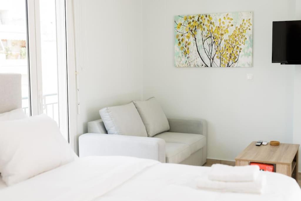 Adorable Sunny Studio With Private Balcony I アテネ エクステリア 写真