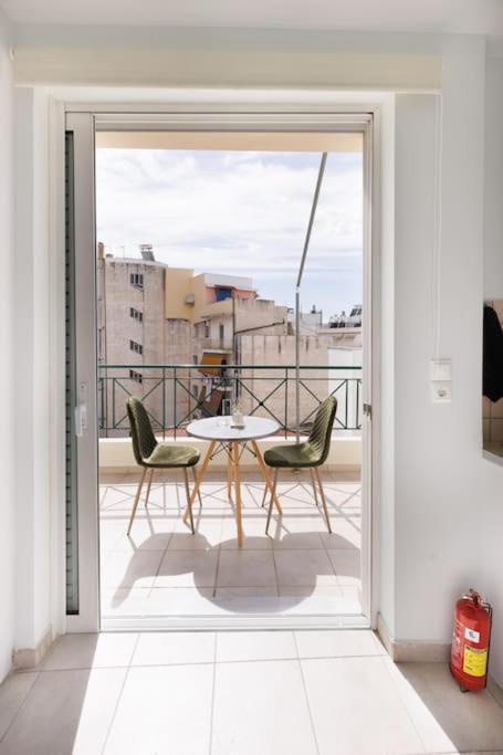 Adorable Sunny Studio With Private Balcony I アテネ エクステリア 写真